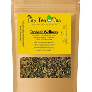 Pode incluir: Um saco de papel castanho de chá de ervas orgânico "Ley Tea Tea" para o bem-estar diabético. O rótulo amarelo lista ingredientes como lascas de canela e folha de urtiga. Uma janela transparente mostra as folhas de chá soltas.