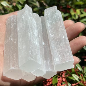 10 cm naturliga AA+ selenitpinnar – marockanska vita selenitstavsblad, bulkparti