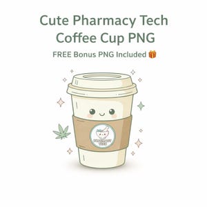 Może przedstawiać: Uroczy kubek do kawy w stylu kreskówki z uśmiechniętą twarzą, brązowym rękawem i logo technika farmaceutycznego. Kubek jest kremowy z jasnobrązową pokrywką. Tekst na górze brzmi "Cute Pharmacy Tech Coffee Cup PNG".