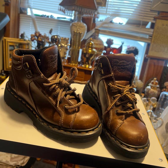 Dr Martens VINTAGE 9352 Eye Leather Lace up Boots - Brown - 4 US