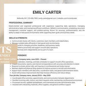 Może przedstawiać: Szablon CV z imieniem "EMILY CARTER" na górze. CV zawiera sekcje dotyczące podsumowania zawodowego, umiejętności i doświadczenia. Złoty długopis spoczywa po prawej stronie CV. Widoczne są słowa "ATS FRIENDLY WORK".