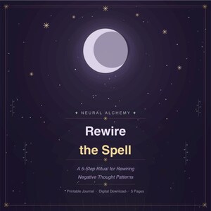 Op de afbeelding: Digitale download met een hemels thema. De afbeelding toont een halve maan en sterren tegen een donkerpaarse achtergrond. De tekst luidt "Rewire the Spell" en "A 5-Step Ritual for Rewiring Negative Thought Patterns."