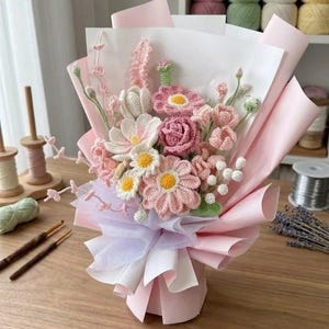 Puede incluir: Un letrero de madera rústica con el texto "Welcome to our porch" en letras blancas. El letrero presenta un acabado envejecido y un diseño sencillo y acogedor, ideal para la decoración exterior.