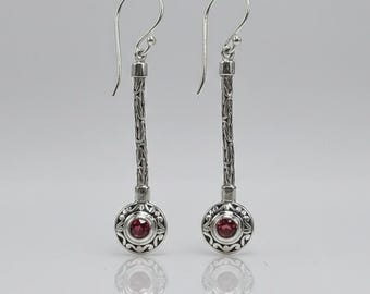 Granat Ohrringe, Sterling Silber Lange Ohrringe, handgemachter Bali Schmuck