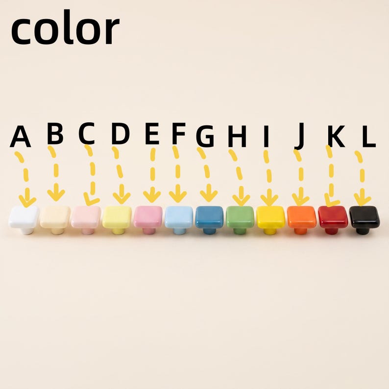 Puede incluir: Una fila de doce pomos cuadrados para armarios en varios colores, etiquetados de la A a la L. Los colores incluyen blanco, crema, rosa claro, amarillo p&aacute;lido, rosa, azul claro, azul, verde, amarillo, naranja, rojo y negro, con acabado brillante.
