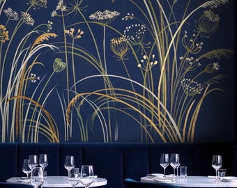 Panel de papel pintado azul pintado a mano con motivos botánicos, mural de pared de lujo a medida para espacios modernos y tranquilos.