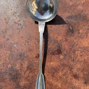 Grande Louche Christofle Modèle Filet (Chinon), Métal Argenté, Poinçon CC Balance, Orfèvrerie Française de Luxe, Art de la Table Vintage.