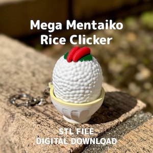 Puede incluir: Un objeto impreso en 3D, el Mega Mentaiko Rice Clicker, con forma de bola de arroz con detalles rojos, descansa en un cuenco pequeño. El texto "Mega Mentaiko Rice Clicker" y "STL FILE DIGITAL DOWNLOAD" son visibles.