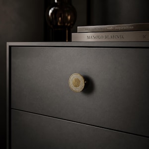 Frans landelijk nachtkastje, crèmekleurig nachtkastje, bijzettafel met één lade, slaapkamermeubels in boerderijstijl, elegante houten bijzettafel, landelijke decoratie VS