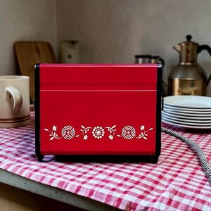 Vintage ACEC red decorated toaster – Type GP 02 – Black Bakelite – 1960s