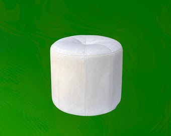 Runder, gesteppter Pouf aus weißem Kunstleder – 1970er Jahre