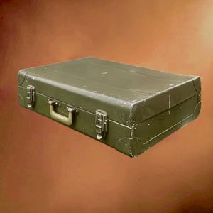 Valigia militare vintage in metallo color verde kaki con scomparti - anni '50/'60