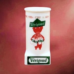 Può includere: Un cartello in legno rustico con la scritta "Welcome to our home" in lettere bianche. Il cartello presenta una finitura invecchiata, ideale per l'arredamento dell'ingresso.