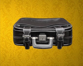 Maleta pequeña de estilo retro en piel sintética negra con cierre metálico, estilo años 60.