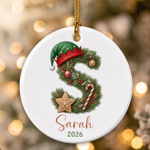 Keramisch kerstornament met gepersonaliseerde letter S-monogram, decoratie als aandenken, cadeau ter herinnering aan de familie
