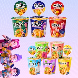 Puede incluir: Una taza de cerámica blanca con un asa negra y el texto "But First, Coffee" en negrita negra. La taza se encuentra sobre un fondo neutro, resaltando su diseño simple.