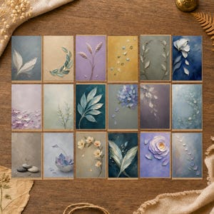 Peut inclure: Une collection de dix-huit cartes de vœux rectangulaires disposées en grille, chacune présentant des peintures uniques de style empâtement représentant des éléments botaniques, des fleurs, des feuilles et des pierres dans des tons variés.