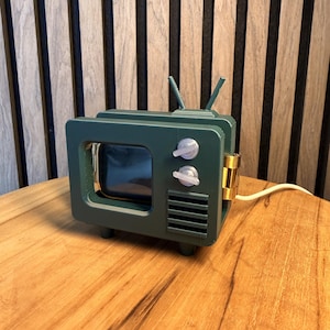 Apple Watch Dock Retro TV - Forest Spirit Edition, 3D-gedruckt – Schreibtischdekoration, Geschenkidee,  Home Office, Smartwatch Ladestation