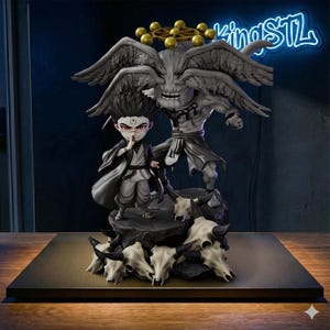 Puede incluir: Figura detallada en escala de grises con dos figuras, una con alas y un halo, la otra con una túnica negra con un dedo en los labios. La base está adornada con calaveras. El letrero de neón en el fondo dice "kingSTL".