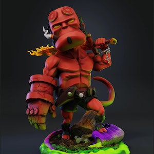 Puede incluir: Figura roja estilizada de un personaje musculoso y con cuernos con un cigarro, sosteniendo una espada. La figura se encuentra sobre una base con detalles verdes y morados. El personaje tiene cola y lleva cinturón y accesorios de muñeca.