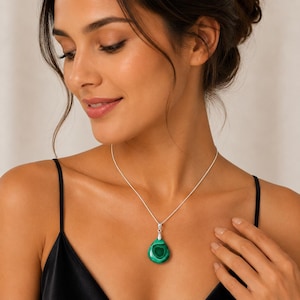 Collier Pendentif en Malachite Naturelle – Bijou en Argent Sterling 925 – Pendentif Pierre Précieuse Verte Fait Main – Cadeau pour Femme