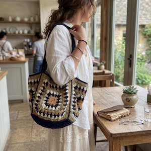 Handmade Women Crochet Granny Square Shoulder Bag, Boho Aesthetic Knitted Tote Bag Vintage Patchwork Handbag for Summer Bag Gift