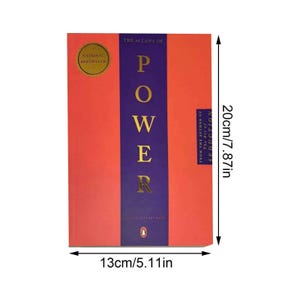Puede incluir: Un libro de tapa dura titulado "The 48 Laws of Power", con dimensiones de 13cm x 20cm (5.11in x 7.87in). El libro tiene una cubierta roja con la palabra "POWER" en letras doradas y una franja vertical p&uacute;rpura. Una pegatina de "National Bestseller" es visible.