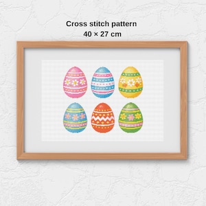 Könnte beinhalten: Handgefertigtes Holzschild mit dem Wort "Welcome" in verspielter Schrift. Das Schild hat einen weißen, abgenutzten Hintergrund und einen dunkelbraunen Rahmen, ideal für eine Eingangstür oder einen Flur.