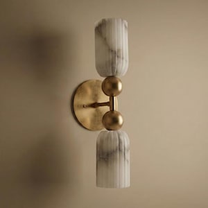 Lyxig vägglampa i marmor och mässing i modern stil från mitten av århundradet