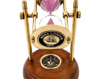 Messing zandloper houten basis met 1 minuut zandloper roze zand hangend nautisch kompas