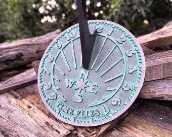 Gietijzeren zonnewijzer, zwarte afwerking, Arabische cijfers, decor jubileum (diameter (10")