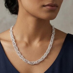 Ringketting van 925 sterling zilver, met diamantgeslepen, geweven schakels.