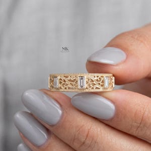 Anillo de boda vintage de filigrana con diamantes talla baguette / Anillo apilable de oro estilo art déco