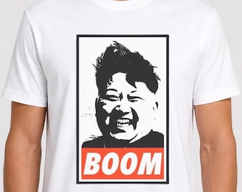 Camiseta divertida de Kim Jong Un, camiseta pop art Kim Jong-un BOOM, camiseta satírica de estilo urbano, camiseta con meme divertido, camiseta gráfica de parodia de dictador.