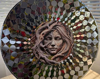 Ręcznie wykonana lustrzana dekoracja ścienna z mandalą „Leśne piękno” | Wyjątkowa dekoracja wnętrz w stylu boho | Dekoracja do medytacji | Ręcznie robiony prezent | Wyprodukowano w Walii