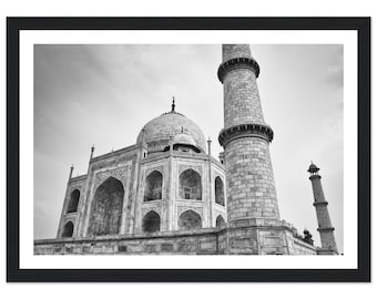 Magnificent Taj Mahal Poster - black and White , med träram