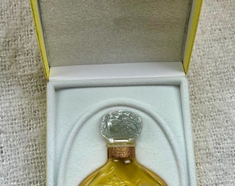 This item is a vintage Nina Ricci L'Air du Temps perfume