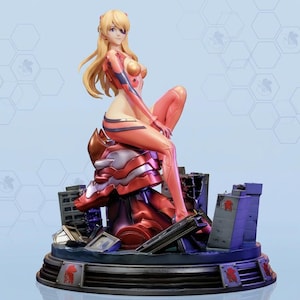 Pode incluir: Uma caneca de cerâmica branca com uma alça preta e o texto "But First, Coffee" em preto, com uma fonte manuscrita. A caneca tem provavelmente entre 325-444 ml, perfeita para uma bebida matinal.