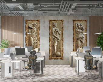 Molduras douradas e papel de parede antigo com mulheres em uma parede de concreto.