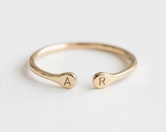 Initialen-Duo-Ring, 14 Karat Massivgold, personalisierter Buchstabenring, Stapelring, minimalistischer Namensschmuck, Geschenk für Sie