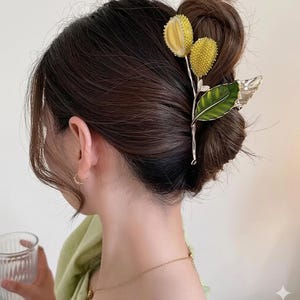 Pinza metálica con forma de flor para sujetar la coleta, pinza de tiburón y horquilla.