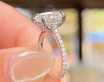 Anillo de compromiso/aniversario con banda de oro blanco de 14 quilates, moissanita ovalada de 3 quilates con halo oculto y pavé.