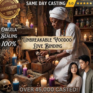 Könnte beinhalten: Eine ältere Person mit weißem Kopftuch und weißer Kleidung legt eine kleine Puppe in eine Holztruhe. Die Szene enthält Kerzen, Totenköpfe und den Text UNBREAKABLE VOODOO LOVE BINDING, SAME DAY CASTING und OVER 45,000 CASTED.