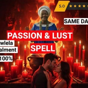 Könnte beinhalten: Eine digitale Grafik mit einer Person in blauem Oberteil und weißem Kopftuch hinter einem schwarzen Kessel, davor ein sich umarmendes Paar. Zahlreiche rote Kerzen brennen. Text: PASSION & LUST SPELL, 5.0 und SAME DAY.