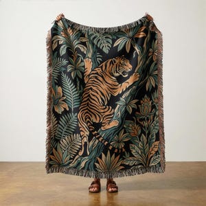 Manta tejida con diseño de tigre, decoración estilo academia oscura, tapiz de naturaleza selvática, tapiz de pared con diseño de bosque, manta de arte popular, textil de paisaje botánico.