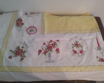 Mantel floral vintage: decoración colorida para la cocina, estampado de flores rojas.