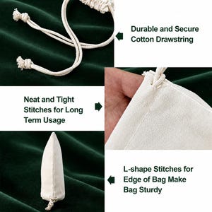 K&ouml;nnte beinhalten: Nahaufnahme eines wei&szlig;en Baumwollbeutels mit Kordelzug. Der Text lautet "Durable and Secure Cotton Drawstring", "Neat and Tight Stitches for Long Term Usage" und "L-shape Stitches for Edge of Bag Make Bag Sturdy". Der Hintergrund ist dunkelgr&uuml;n.
