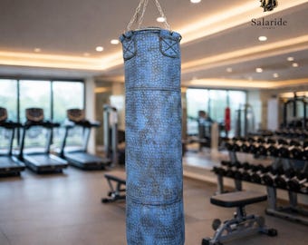 Saco de boxeo de lujo con estampado de cocodrilo: equipo de boxeo y entrenamiento físico de alta resistencia.