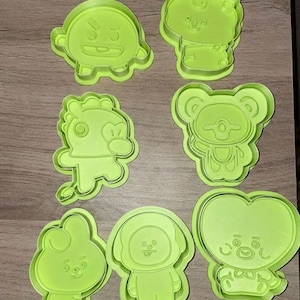 Cortadores de galletas inspirados en BT21 – Set de repostería Kpop – Galletas para fiestas Army – Mini figuras – Regalo para fans – Impresión 3D