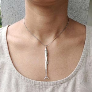 Collar con colgante de sardina hecho a mano, colgante náutico costero